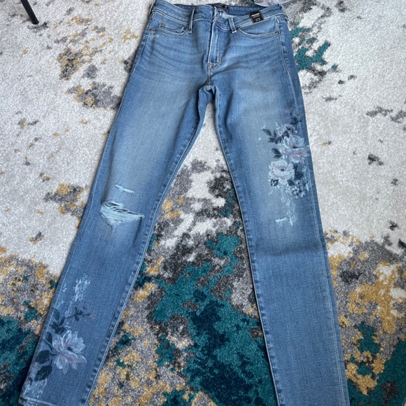 Abercrombie & Fitch Harper Low Rise Flower Super Skinny Jeans Women's 4/27 NWT - Picture 2 of 12